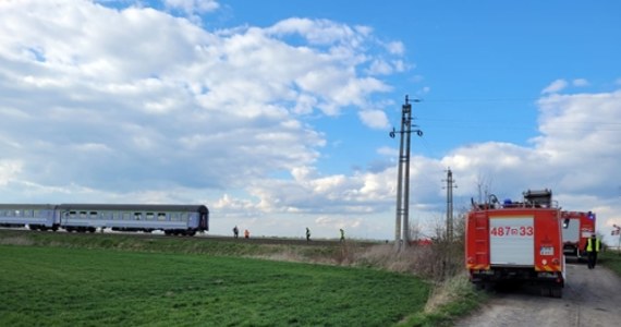 Na przejeździe kolejowym w Starych Kotkowicach na Opolszczyźnie kierujący lekkim quadem 11-latek wjechał w pociąg relacji Polanica - Olsztyn. Ranny został przetransportowany do szpitala.