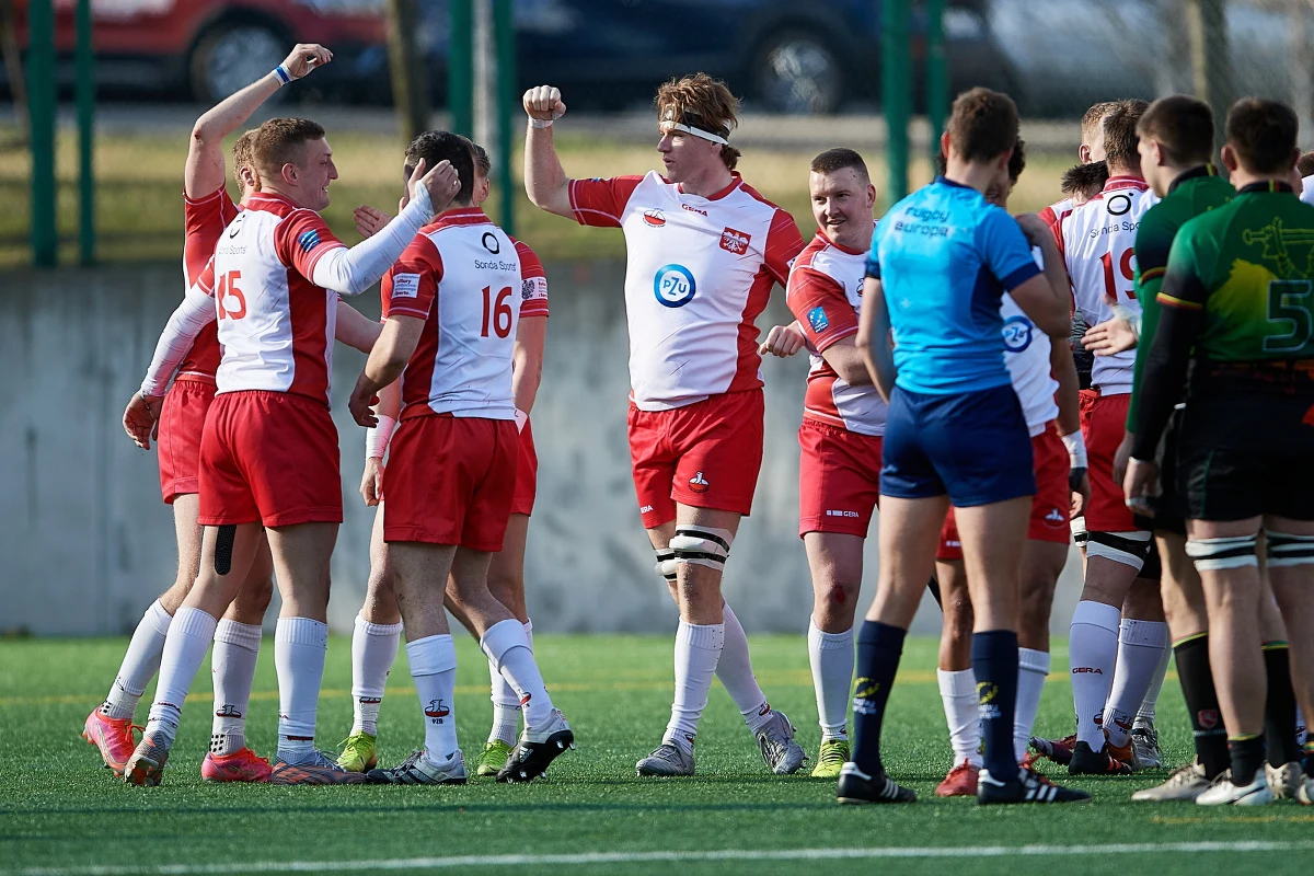 W sobotę biało-czerwoni rugbiści pokonali Litwę 43:10 i dzięki temu awansowali do wyższej dywizji europejskich rozgrywek. Na awans do klasy Championship czekali od wielu lat. Co oznacza ten sukces i co może dać rugby w naszym kraju? Czy jesteśmy na to gotowi pod względem sportowym? Na te pytania odpowiedział Cyprian Majcher - były reprezentant Polski i zawodnik Up Fitness Skry Warszawa.