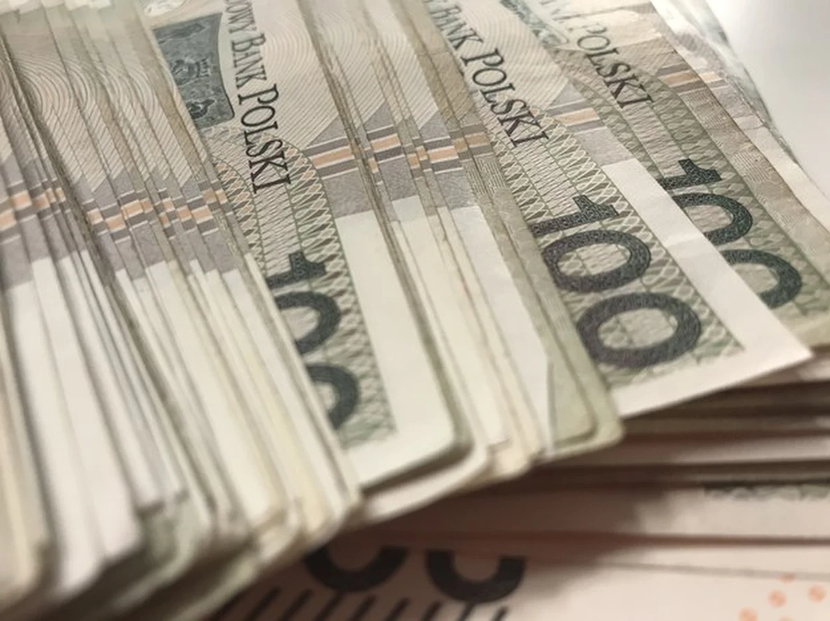 42 mln euro kary - to kolejna suma do zapłacenia przez Polskę w związku z Izbą Dyscyplinarną - dowiedziała się dziennikarka RMF FM. "Kara do zapłacenia obejmuje okres od 11 stycznia do 21 lutego" - przekazały źródła w Komisji Europejskiej.