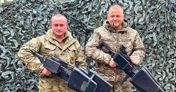 Ukraińscy żołnierze, z naczelnym dowódcą Wałerijem Załużnym na czele, pochwalili się w mediach społecznościowych litewskim sprzętem EDM4S-UA, który służy im do zwalczania rosyjskich dronów. 