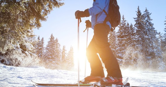 Z uwagi na sprzyjające warunki pogodowe wyciągi narciarskie w Zieleńcu będą czynne w okresie Świąt Wielkanocnych, mimo zakończonego już oficjalnie sezonu. Na ten czas hotele i pensjonaty przygotowały specjalne oferty pobytu.