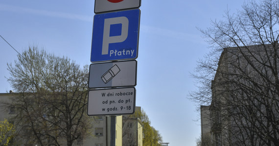 W najbliższym czasie na ulicach Wrocławia wyznaczonych zostanie 1 000 nowych miejsc parkingowych w Strefie Płatnego Parkowania. To już pewne. Z kolei cztery osiedla podjęły uchwały o powiększeniu obszaru istniejącej strefy o ich tereny. Ostateczna decyzja dotycząca osiedli leży w rękach radnych miejskich.