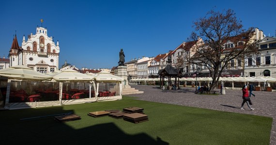 Od wtorku, 12 kwietnia, do października na rynku w Rzeszowie będzie można korzystać z kawiarnianych ogródków. Każdy z nich ma średnio po 50 metrów kwadratowych powierzchni.