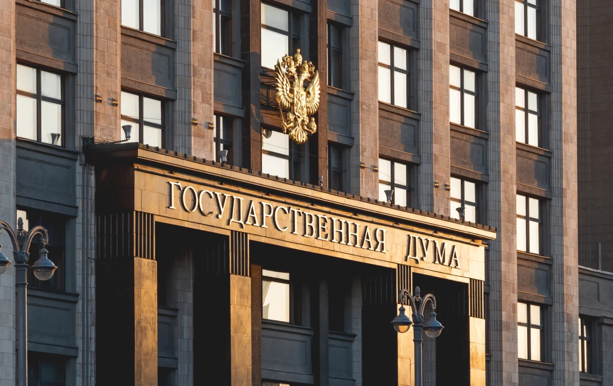 Do Dumy Państwowej, niższej izby rosyjskiego parlamentu, ma trafić projekt ustawy, która przewiduje wprowadzenie "zewnętrznego zarządzania" w lokalnych oddziałach firm, które zdecydowały się opuścić lub zawiesić działalność w Rosji w związku z inwazją na Ukrainę.