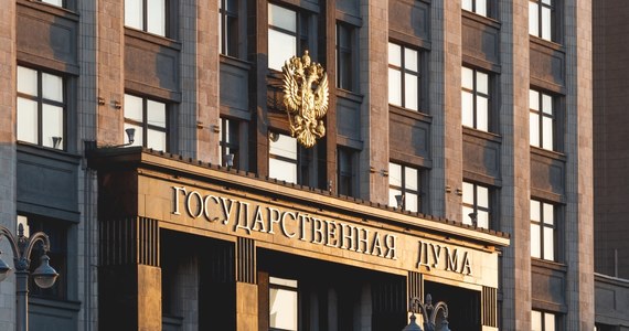 Do Dumy Państwowej, niższej izby rosyjskiego parlamentu, ma trafić projekt ustawy, która przewiduje wprowadzenie "zewnętrznego zarządzania" w lokalnych oddziałach firm, które zdecydowały się opuścić lub zawiesić działalność w Rosji w związku z inwazją na Ukrainę.