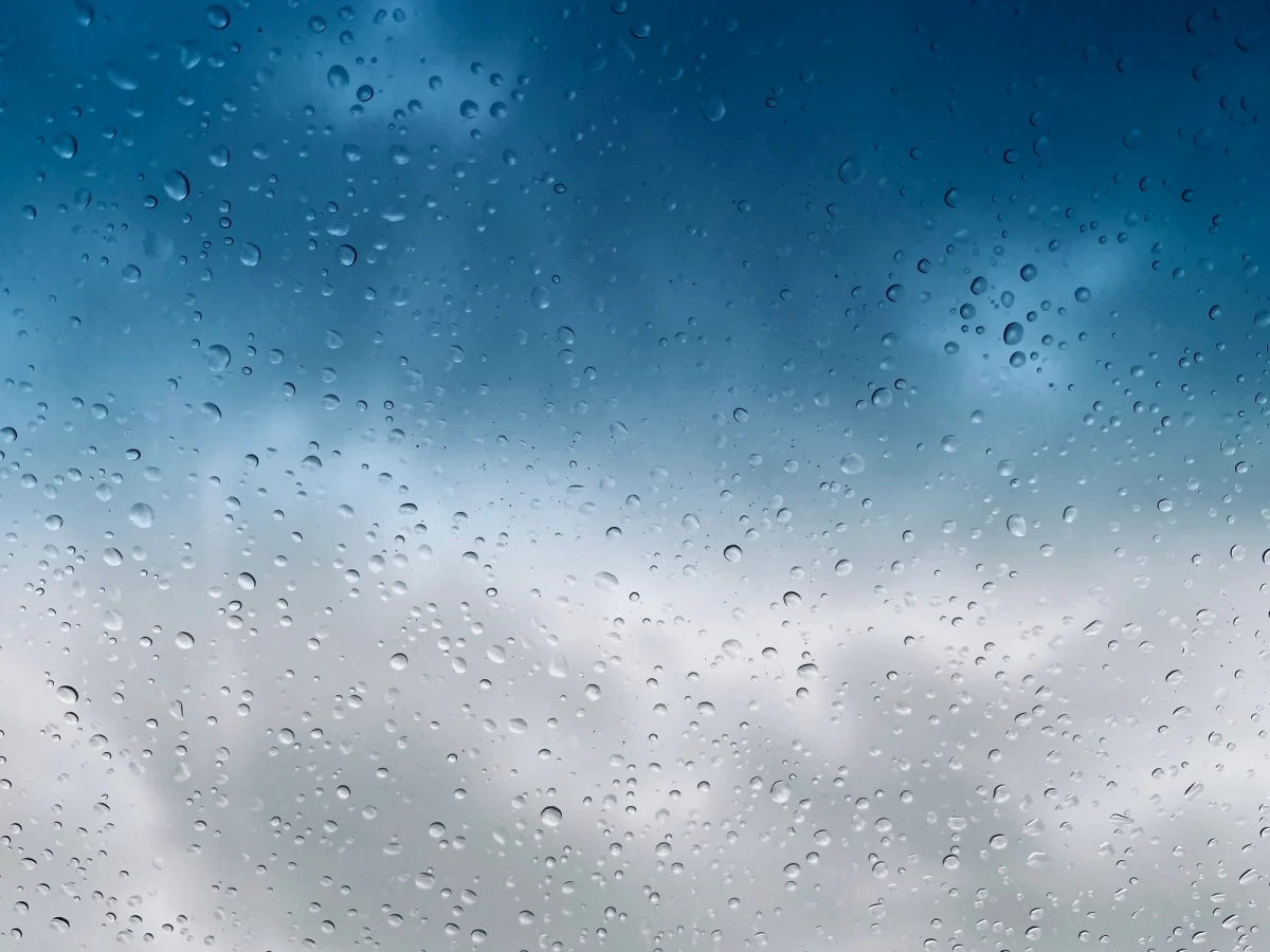 22-latka, która przyjechała do Zakopanego z centralnej Polski, wypadła z czwartego piętra jednego z najbardziej ekskluzywnych hoteli w Zakopanem. Z poważnymi obrażeniami została przewieziona do zakopiańskiego szpitala.