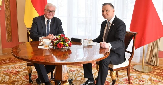 Wojna na Ukrainie i kroki, które możemy podjąć, by się skończyła, a także pomoc ukraińskim uchodźcom, były głównymi tematami mojej rozmowy z prezydentem Niemiec Frankiem-Walterem Steinmeierem - powiedział prezydent Andrzej Duda. Steinmeier zapowiedział, że nie "zostawi Polski i innych sąsiadów Ukrainy" w kwestii uchodźców samych. 