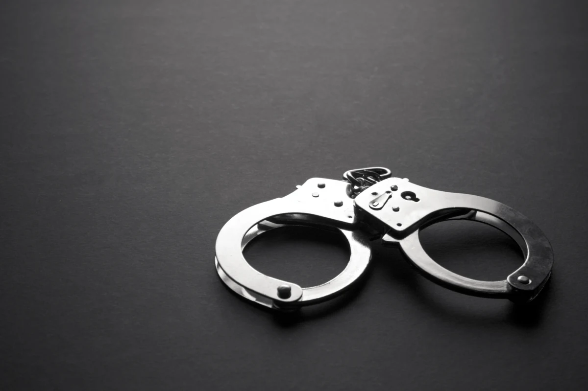 Prokuratura Rejonowa w Piotrkowie Trybunalskim postawiła uczestnikowi spotkania integracyjnego Szkoły Filmowej zarzut dokonania gwałtu - poinformowała rzeczniczka prasowa miejscowej prokuratury Magdalena Czołnowska-Musioł.

