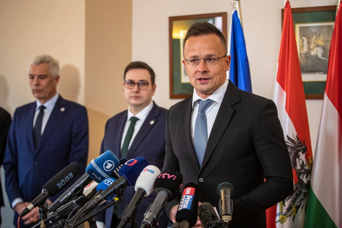 ​Minister spraw zagranicznych Węgier Peter Szijjarto zapowiedział dziś w Czechach, że jego kraj nie poprze kolejnych sankcji na paliwa kopalne z Rosji. Szef czeskiej dyplomacji Jan Lipavsky powiedział z kolei, że podczas unijnej prezydencji Czech chce doprowadzić do postępów w zakończeniu importu rosyjskiej ropy przez UE.
