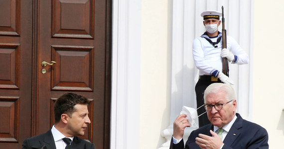 Prezydent Niemiec Frank-Walter Steinmeier chciał w środę odwiedzić Kijów, ale prezydent Ukrainy Wołodymyr Zełenski nie chce się z nim spotykać - podaje "Bild". Steinmeier przebywa dziś z wizytą w Polsce.