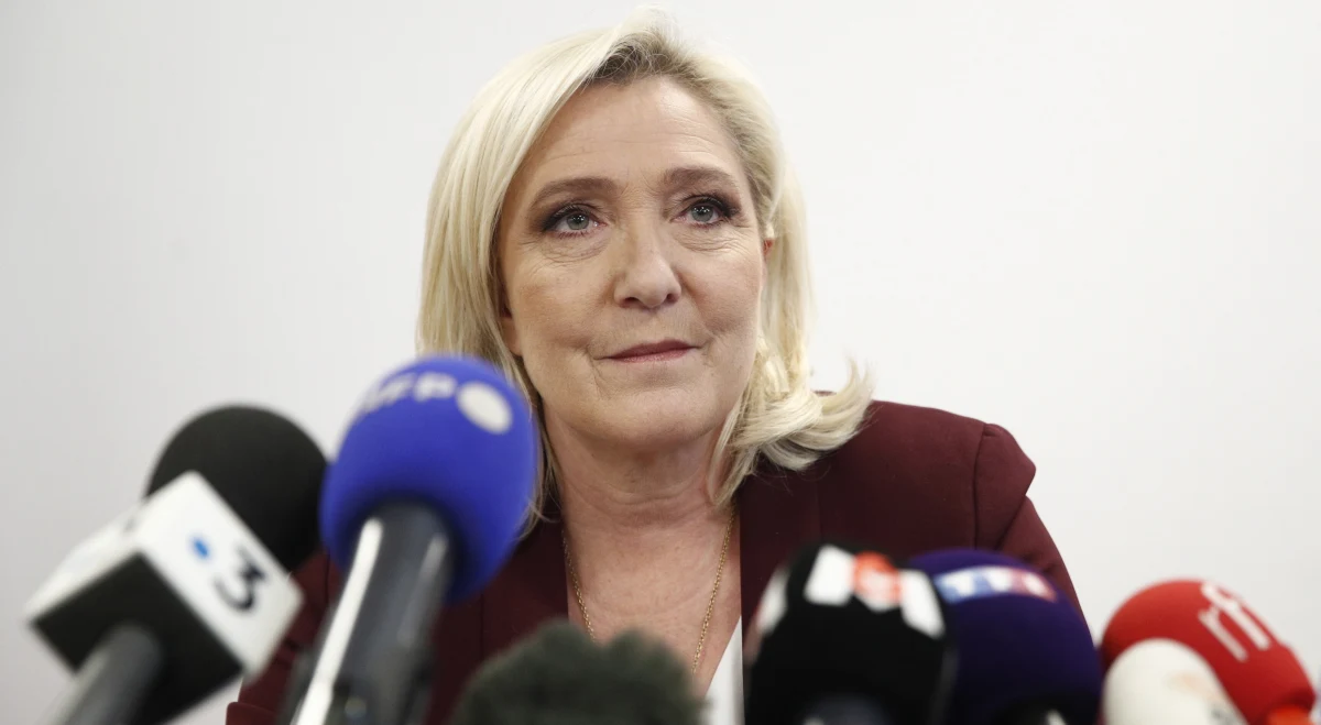 ​Liderka francuskiej radykalnej prawicy Marine Le Pen, która przeszła do drugiej tury wyborów prezydenckich, sprzeciwiła się sankcjom na surowce energetyczne z Rosji.