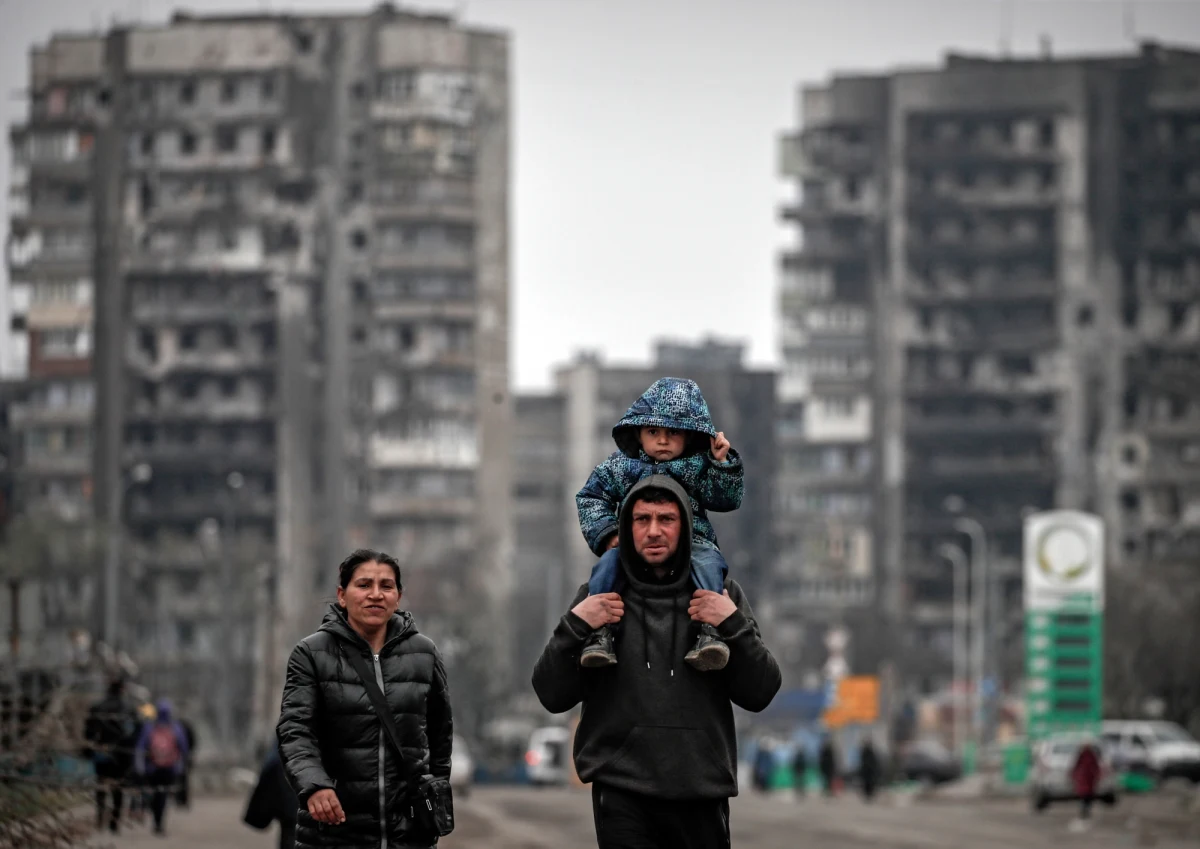 "Według najnowszych szacunków, od początku inwazji Rosji na Ukrainę w położonym na południu kraju Mariupolu zginęło 21 tys. cywilów" - powiedział we wtorek mer tego miasta Wadym Bojczenko, cytowany przez agencję Reutera.