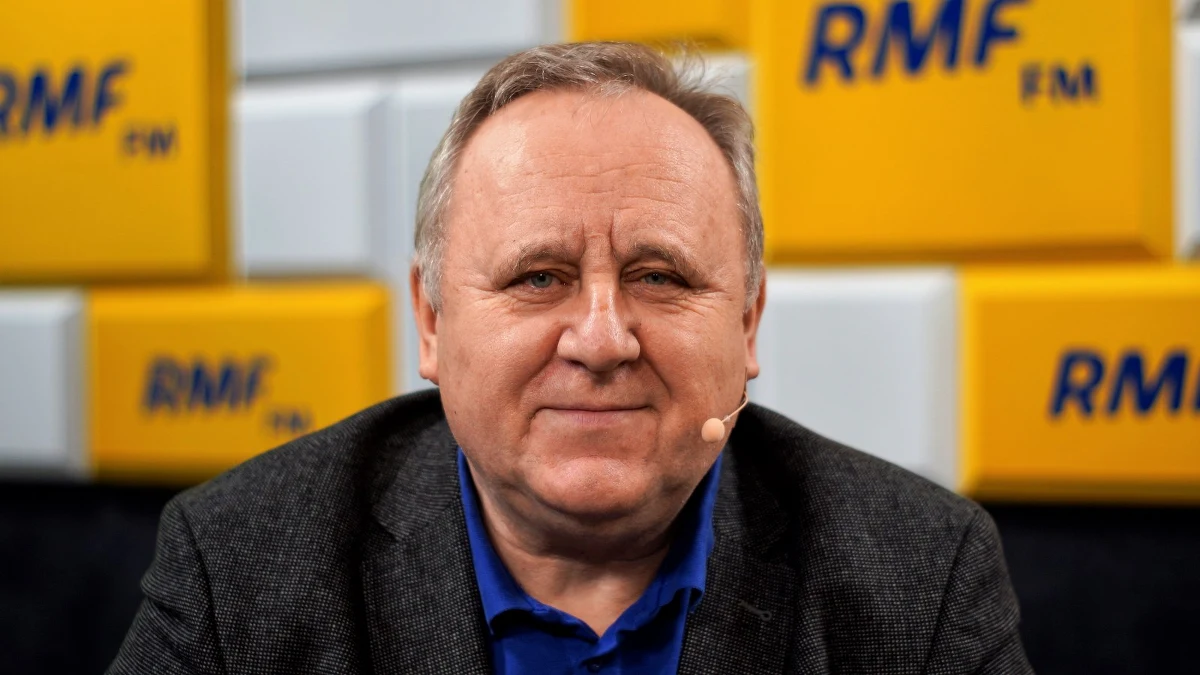 „Rosjanie wyciągnęli wnioski z tej kompromitacji, którą wszyscy obserwowaliśmy. Kolumny już się inaczej przemieszczają, one już nie są tak słabo zabezpieczone, jak te poprzednie. W ich skład wchodzą elementy zmechanizowane, elementy pancerne. Widać wyraźnie znacznie mocniejsze ubezpieczenie, zarówno lądowe, jak i to z powietrza. Obawiam się, że te wnioski Rosjanie wyciągnęli, co nie jest oczywiście dobre dla Ukrainy” - mówił w rozmowie z Marcinem Jędrychem gen. Bogusław Pacek, były doradca NATO ds. reformy szkolnictwa wojskowego Ukrainy, który był gościem radia RMF24.