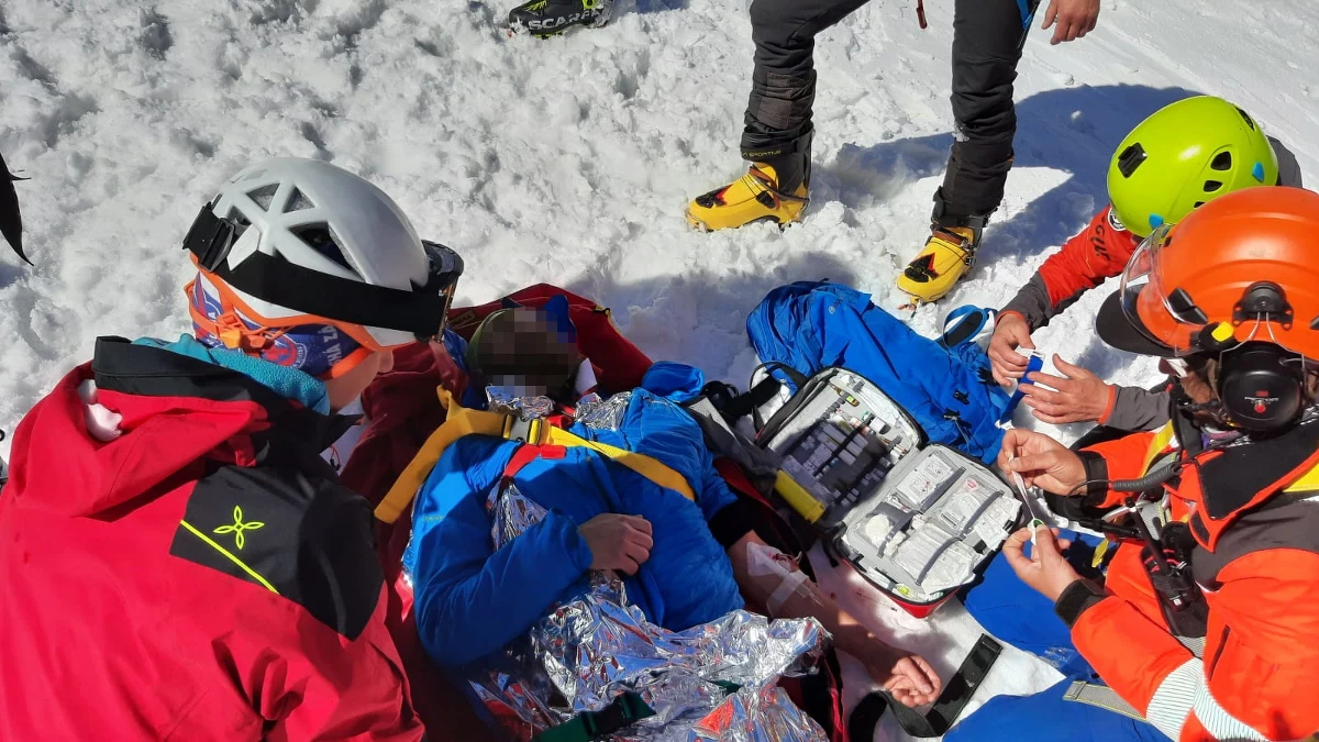 Lawina w Tatrach słowackich porwała kilku wspinaczy. Na szczęście wszyscy przeżyli i tylko jeden z nich potrzebował pomocy lekarskiej. Słowaccy ratownicy pomagali też skialpinistom, którzy doznali urazów w dolinach Młynickiej i Litworowej.