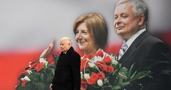 ​Nie mam wątpliwości, że przyczyną katastrofy smoleńskiej był zamach - powiedział wicepremier i prezes PiS Jarosław Kaczyński. Zaznaczył, że jego zdaniem podkomisja smoleńska powinna dalej działać, gdyż ma "sporo do zrobienia".