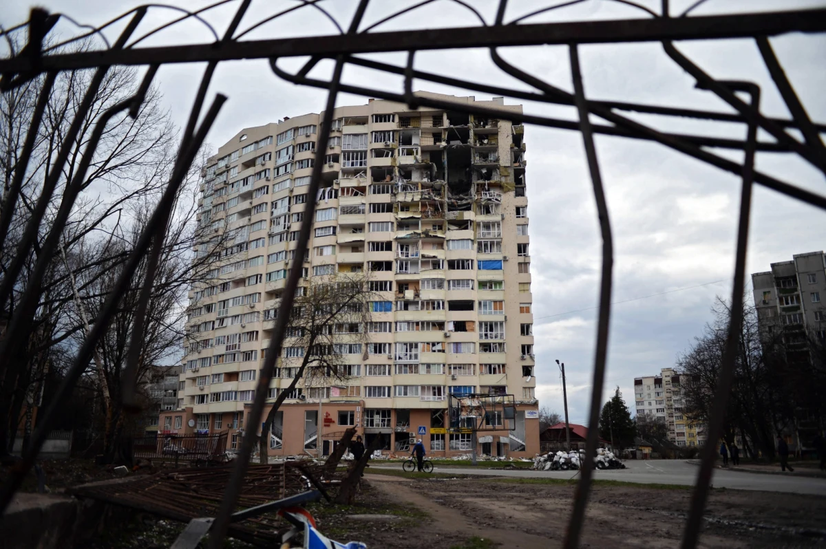 "Pracujemy nad dostarczeniem dla Ukrainy systemów artylerii, o które zwróciły się władze tego kraju" - powiedziała rzeczniczka Białego Domu Jen Psaki. Jak dodała, chodzi zarówno o uzbrojenie z magazynów USA, jak i pomoc w przekazaniu broni od innych sojuszników.