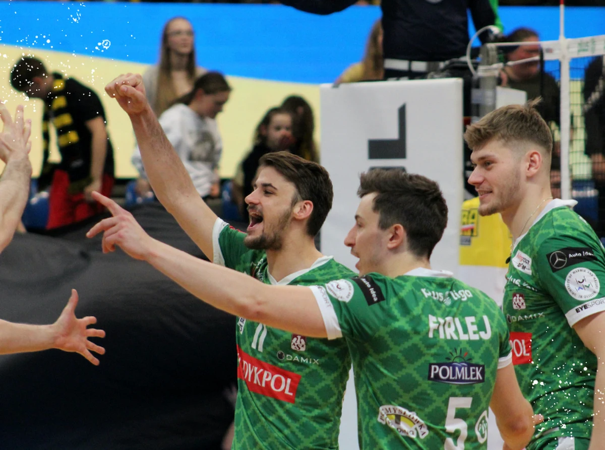 Siatkarze Indykpolu AZS Olsztyn w pierwszym meczu fazy play-off, pokonali na wyjeździe PGE Skrę Bełchatów 3:1. Rywalizacja toczy się do dwóch zwycięstw – rewanż w Iławie już w Wielki Piątek, 15 kwietnia o godz. 17.30.