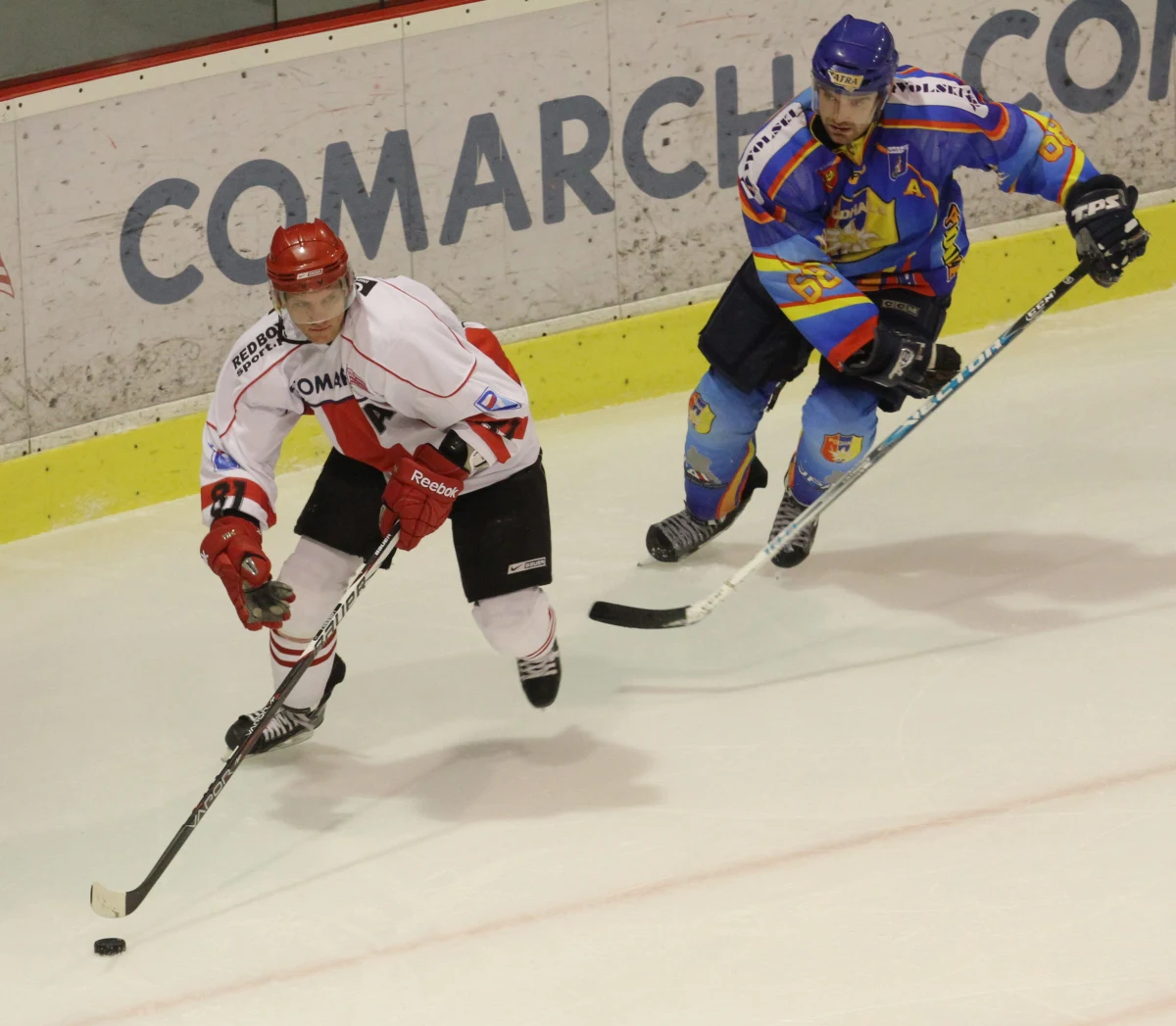 26 kwietnia - nie w katowickim Spodku - a na Stadionie Zimowych w Tychach ruszą Mistrzostwa Świata w hokeju na lodzie dywizji IB. Biało - czerwoni w ramach turnieju zmierzą się z Ukrainą, Serbią, Estonią i Japonią. "Mam nadzieję, że w tym roku nic nie stanie na przeszkodzie, że zagramy w najbardziej optymalnym składzie na jaki jest nas obecnie stać i chłopcy zrobią wszystko żebyśmy awansowali wyżej" - mówi w rozmowie z RMF FM Leszek Laszkiewicz Team Leader kadry. 