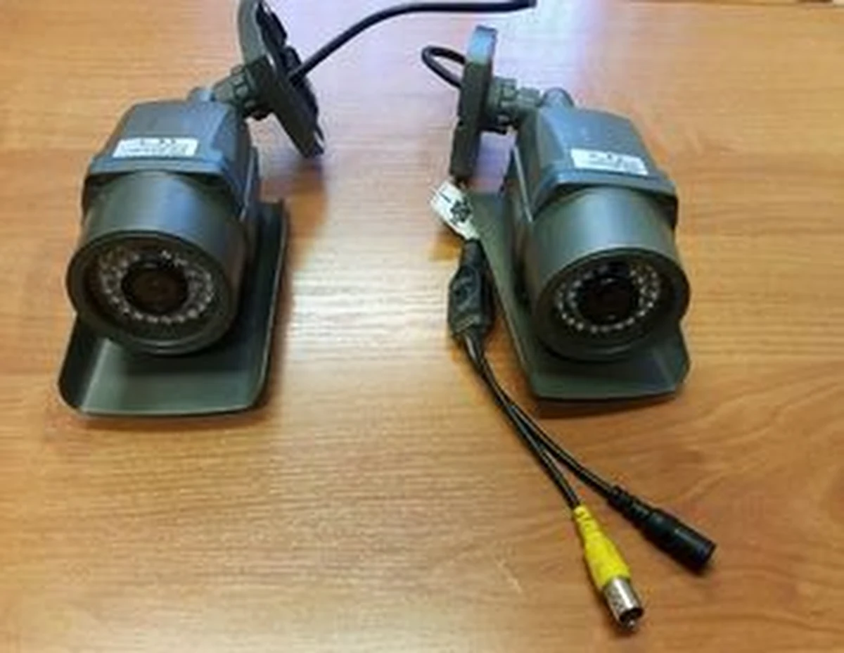 Nawet pięć lat więzienia grozi 69-latkowi z Radymna na Podkarpaciu, który ukradł dwie kamery monitorujące teren szkoły. Nie przewidział, że zarejestrują one jego zachowanie i wizerunek.

