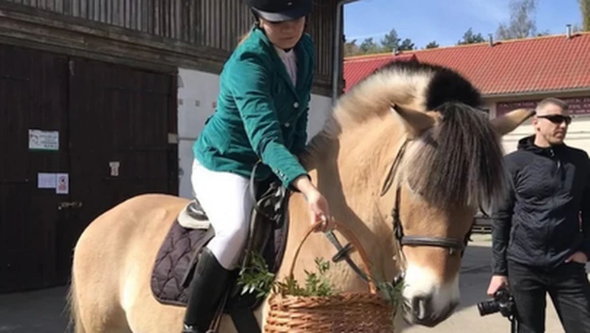 Wraca jedna z najbardziej malowniczych tradycji. Na szczecińskim Osowie w Wielką Sobotę pokarmy znów poświęcą jeźdźcy. Konna święconka odbędzie się po 3 latach przerwy.
