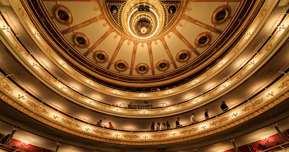 Sébastien Walnier, pierwszy wiolonczelista znakomitej Orchestre de la Monnaie w Brukseli wykona w Operze Wrocławskiej słynny Koncert Wiolonczelowy h-moll Antonína Dvořáka oraz Stabat Mater Francisa Poulenca. Zagra na wiolonczeli z 1699 roku autorstwa Giovanniego Grancino, uznawanego za jednego z najlepszych lutników mediolańskich. Na jego skrzypcach grał m.in. Yehudi Menuhin, a ceny instrumentów z jego warsztatu na międzynarodowych aukcjach sięgają dziś nawet 2,2 mln dolarów! Ta wyśmienita uczta muzyczna czeka na publiczność w wielkoczwartkowy wieczór 14 kwietnia.