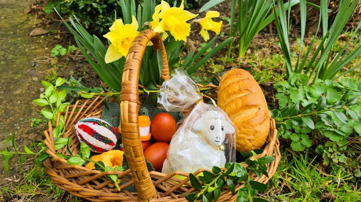 Boże Narodzenie rodzinne, a Wielkanoc stonowana i refleksyjna - tak bardzo często oceniamy dwa najważniejsze święta w roku. Choć Wielkanoc jest najważniejsza w kalendarzu Kościoła katolickiego, wyniki sondażu grupy RMF FM pokazują, że bliżej nam do grudniowego ciepła rodzinnego.