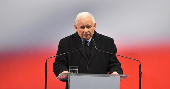 Pełnomocnik prezesa Prawa i Sprawiedliwości twierdzi, że jego klient może być zmuszony sprzedać dom, jeśli miałby spełnić żądania Krzysztofa Brejzy – ustalił Onet. Chodzi o przeprosiny w mediach, jakich zażądał poseł Koalicji Obywatelskiej po tym, jak w wywiadzie Kaczyński zasugerował, że Brejza jest zaangażowany w kryminalną aferę. 