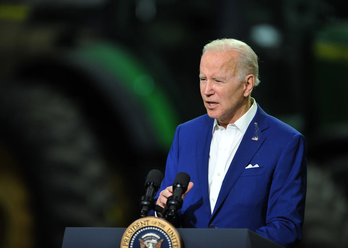 Prezydent USA Joe Biden ogłosił zatwierdzenie nowego pakietu pomocy wojskowej dla Ukrainy o wartości 800 mln dolarów. W jego skład wejdą m.in. systemy artyleryjskie, pojazdy opancerzone oraz śmigłowce.