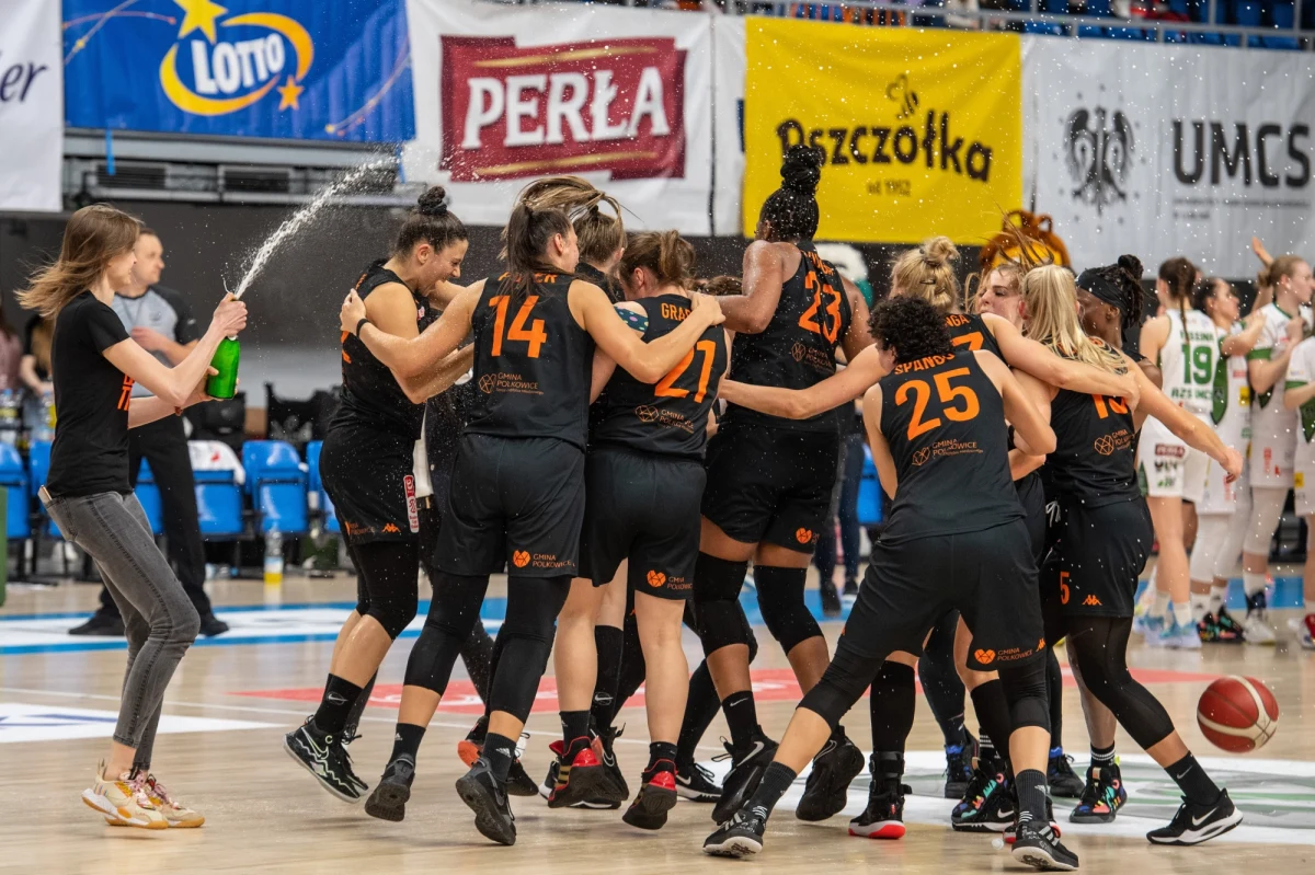 Koszykarki BC Polkowice pokonały w Lublinie Pszczółkę Polski-Cukier AZS-UMCS 80:73 w trzecim meczu wielkiego finału ekstraklasy koszykarek i wygrały walkę o mistrzostwo Polski 3-0. To czwarty triumf polkowiczanek w najwyższej klasie rozgrywek. Drużyna z Lublina ma pierwszy medal w historii.