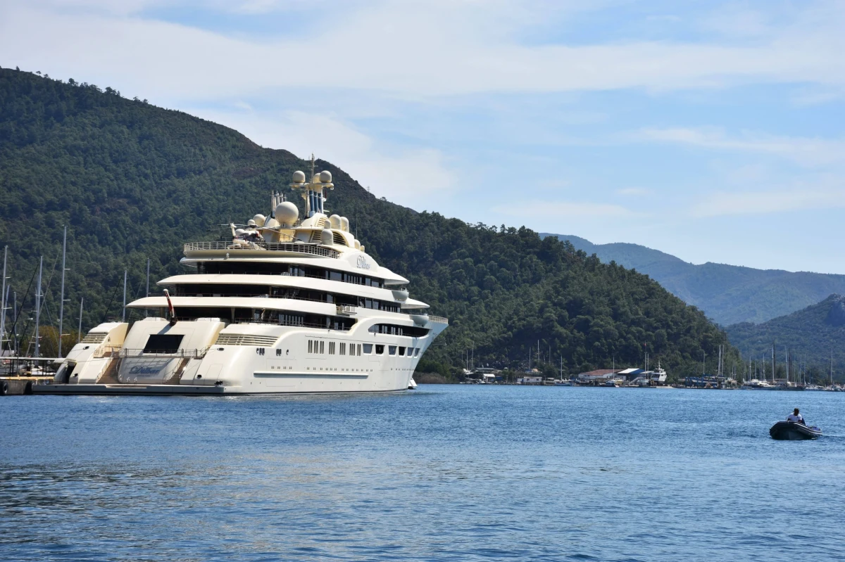 Niemcy zajęły największy na świecie superjacht Dilbar. Jednostka należy do objętej sankcjami siostry rosyjskiego oligarchy Aliszera Usmanowa. Informację przekazał na Twitterze Federalny Urząd Śledczy (Bundeskriminalamt - BKA).