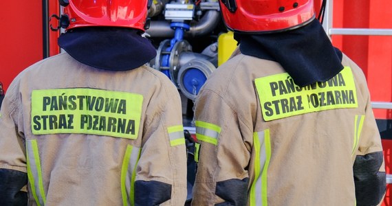5 godzin strażacy walczyli z pożarem kamienicy w Będzinie w Śląskiem. Akcja zakończyła się rano. Nie ma osób rannych.