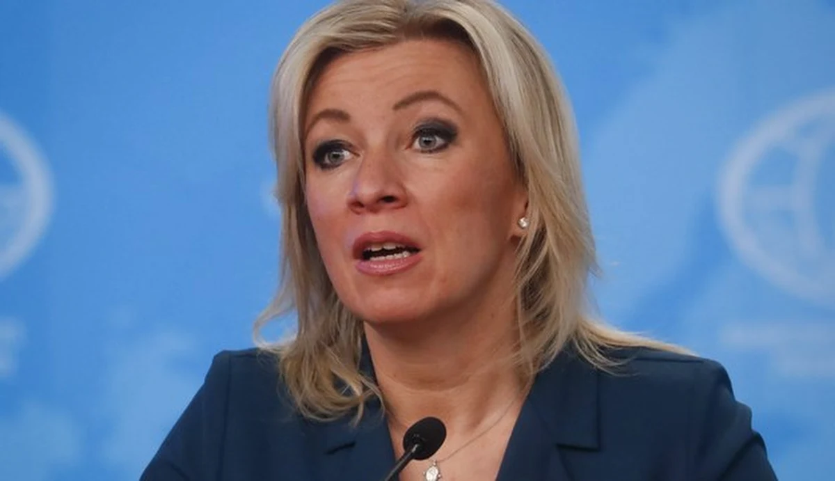 W rosyjskiej telewizji pojawiła się Maria Zacharowa - rzeczniczka MSZ-u. To, że była pijana, nie ma większego znaczenia. Wszystko, co mówi od początku wojny, jest bełkotem. Tym razem pani megafon przeszła samą siebie - oskarżyła Ukraińców o ksenofobię i rasizm. To poważne zarzuty. Szczególnie, jeśli stawia się je w imieniu całej Rosji. Z dziennikarskiego obowiązku chętnie bym je zbadał, gdyby Makarowej nie chodziło o ukraiński barszcz. Jej zdaniem Ukraińcy są zachłanni i tak zażarcie bronią przepisu na zupę, że ich szlachetni bracia, Rosjanie, poczuli się tym urażeni. Szczerze poruszona była sama Zacharowa - barszczem i wódą - choć niekoniecznie w tej kolejności. Już wiecie, skąd ta wojna.  