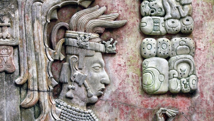 Encuentra el tesoro maya.  Este es un calendario de hace 2200 años.