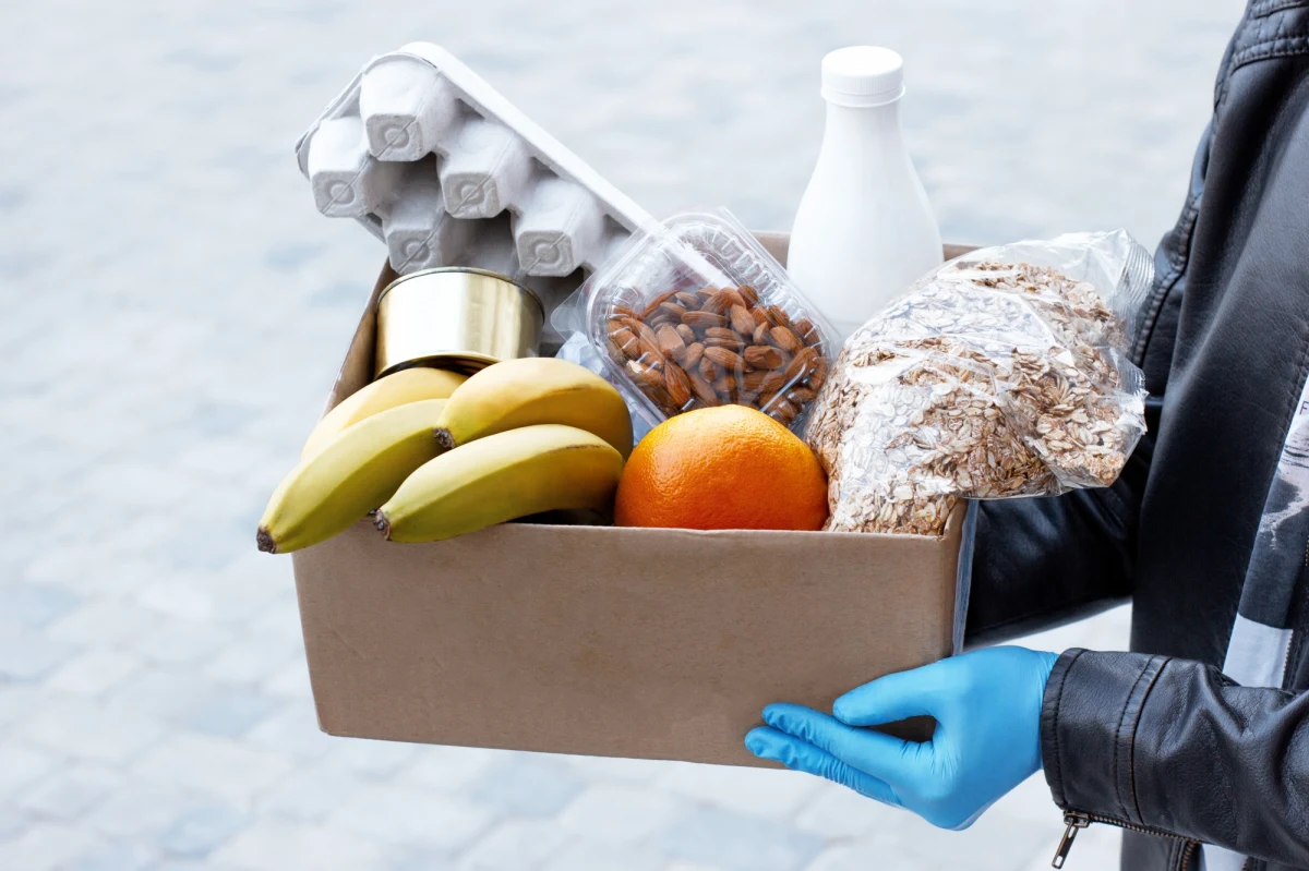 ​Niesiona od lutego pomoc osobom przybywającym z Ukrainy nie ma wpływu na wsparcie udzielane polskim potrzebującym - powiedział Marek Misiek z Caritasu Poznań. Dzięki podmiotom i osobom wspierającym organizację zwiększono skalę wsparcia, obejmując nim także uchodźców - zapewnił.