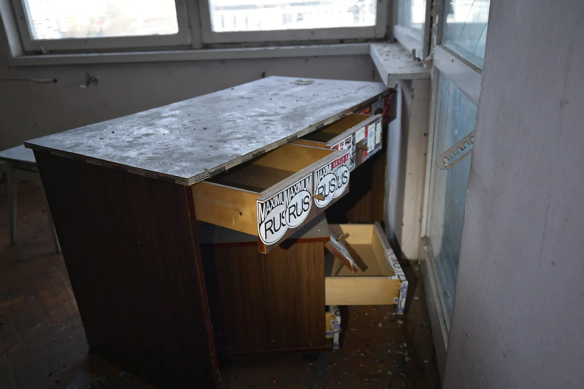 "Po wieloletniej batalii sądowej przejmujemy bezprawnie zajmowany przez Rosjan budynek przy ul. Sobieskiego 100" - poinformowało w minionych dniach miasto Warszawa. Zobaczcie jak wygląda wnętrze budynku.