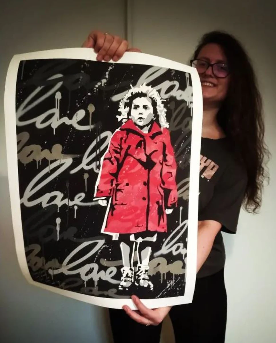 Gdy miała nieco ponad trzy lata, zagrała "dziewczynkę w czerwonym płaszczyku" w "Liście Schindlera" w reżyserii Stevena Spielberga. Nie została aktorką, ale ten epizod wykorzystuje dziś, by pomagać uchodźcom i by innych namawiać do pomocy. Z Oliwią Dąbrowską rozmawiała Marlena Chudzio. 