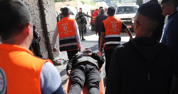 Na terenie meczetu Al-Aksa w Jerozolimie doszło dziś rano do starć izraelskiej policji z Palestyńczykami. Liczba rannych wzrosła co najmniej do 152.