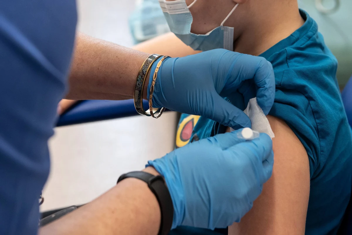 Na otwarcie piątkowego, przedświątecznego, porannego programu w internetowym radiu RMF24 nasz dziennikarz Michał Zieliński pytał o stan pandemii w Polsce. Gościem RMF24 był dr Paweł Grzesiowski - pediatra i ekspert Naczelnej Rady Lekarskiej ds. walki z Covid-19. 