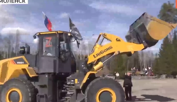 Rosjanie chcą zniszczyć cmentarz w Katyniu? Na miejscu koparki z literą "Z"