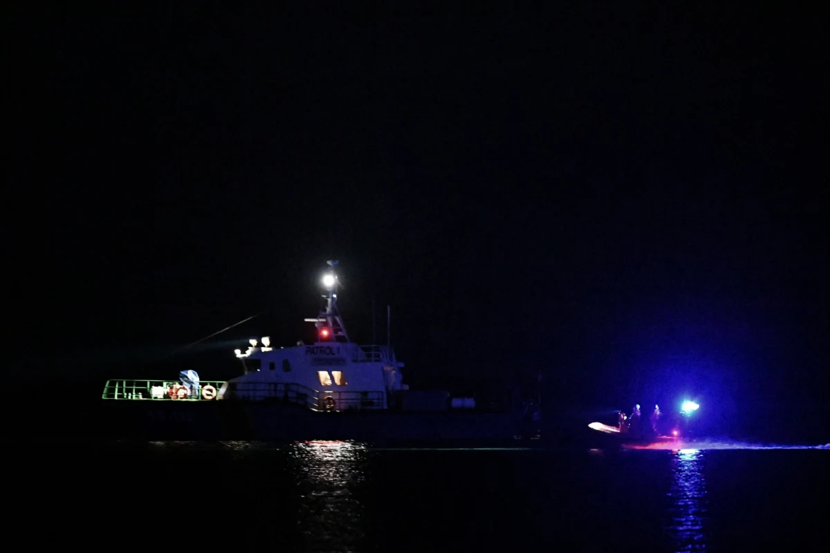 Zaniedbania ze strony sternika oraz właściciela jednostki - to dwa główne wątki śledztwa w sprawie tragedii na Zatoce Gdańskiej, do której doszło tydzień temu. Kilkaset metrów od brzegów Gdyni przewrócił się wypożyczony jacht regatowy Delphia24. 2 osoby zginęły, 1 wciąż jest poszukiwana.