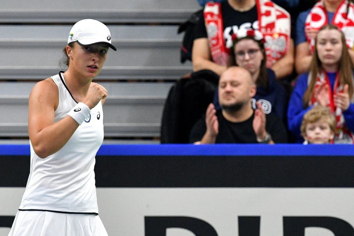 Polska pokonała Rumunię 4-0 i awansowała do turnieju finałowego Billie Jean King Cup tenisistek. Kluczowy punkt w sobotę w Radomiu zdobyła Iga Świątek, która wygrała z Andreeą Prisacariu 6:0, 6:0.