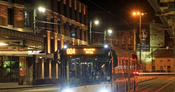 W piątek, 29 kwietnia, ruszą nowe nocne linie aglomeracyjne pomiędzy Krakowem a Rudawą i Zelkowem. Autobusy będą kursować w weekendy – w noce z piątku na sobotę oraz z soboty na niedzielę.
