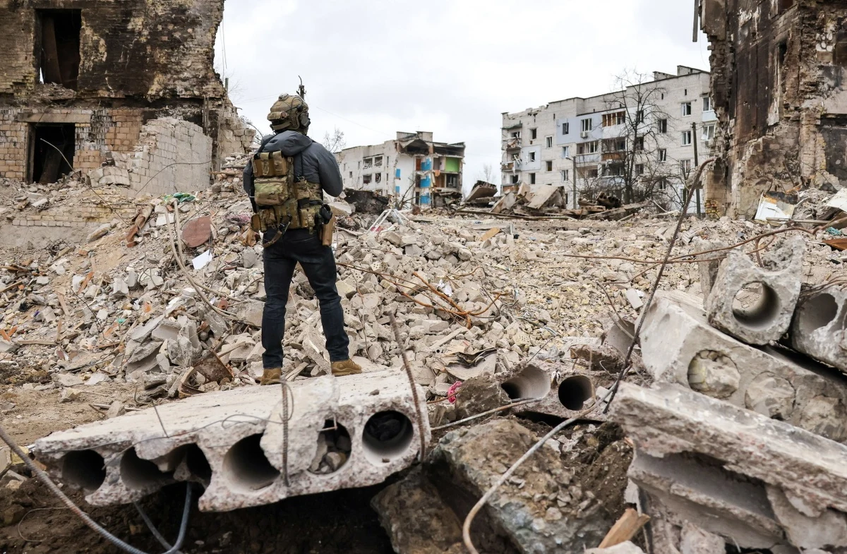 Przyjaźnili się od dzieciństwa, razem służyli w wojsku, walczyli z separatystami w Donbasie. Po inwazji na Ukrainę Rosjanie torturowali ich, a następnie wykonali egzekucję. Zabili mojego syna strzałem w usta z karabinu - powiedziała stacji Sky News matka jednego z zamordowanych Ukraińców ze wsi Zdwyżiwka.