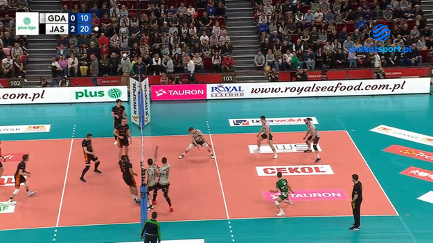 Skrót drugiego meczu ćwierćfinału play-off PlusLigi 2022 Trefl Gdańsk – Jastrzębski Węgiel 0:3 (23:25, 23:25, 14:25). 