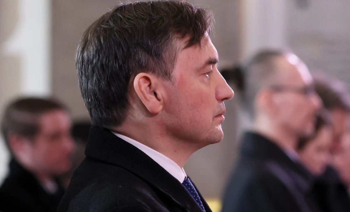 Senator Jacek Włosowicz i radny sejmiku woj. świętokrzyskiego Grzegorz Banaś zostali wykluczeni z Solidarnej Polski. Decyzja miała zapaść na czwartkowym posiedzeniu zarządu krajowego ugrupowania - poinformowało "Echo Dnia".