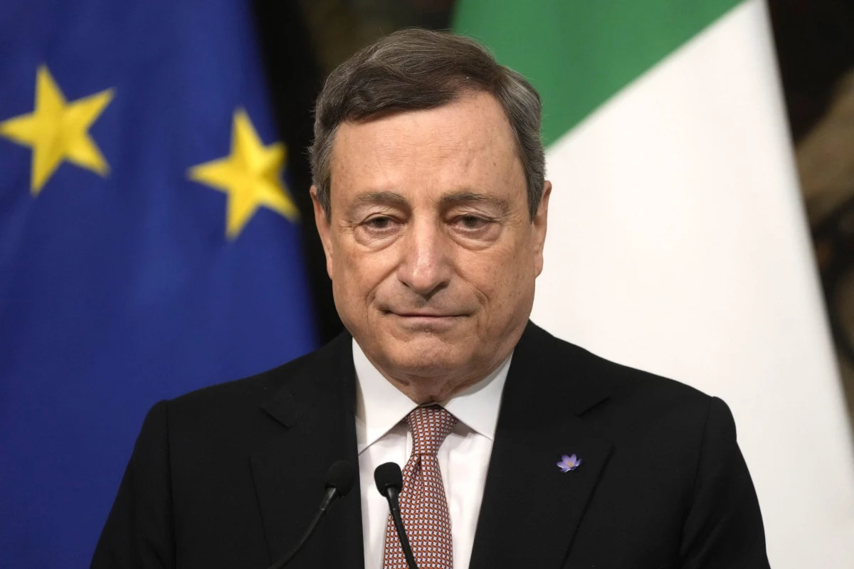 Premier Włoch Mario Draghi powiedział, że do ostatniej chwili próbował powstrzymać prezydenta Rosji Władimira Putina. W rozmowie z dziennikiem "Corriere della Sera" w niedzielę szef rządu uznał, że brak pomocy dla Ukrainy byłby równoznaczny z powiedzeniem: "poddajcie się".