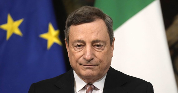 Premier Włoch Mario Draghi powiedział, że do ostatniej chwili próbował powstrzymać prezydenta Rosji Władimira Putina. W rozmowie z dziennikiem "Corriere della Sera" w niedzielę szef rządu uznał, że brak pomocy dla Ukrainy byłby równoznaczny z powiedzeniem: "poddajcie się".