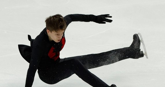 ​Lekarze po upadku na lód rosyjskiego łyżwiarza figurowego, olimpijczyka z Pekinu Jewgienija Siemienienki, stwierdzili wstrząśnienie mózgu. Wiadomość potwierdziła trenerka zawodnika Tatiana Miszyna.