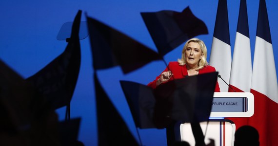 Paryska prokuratura oświadczyła, że bada raport Europejskiego Urzędu ds. Zwalczania Nadużyć Finansowych (OLAF) w sprawie kandydatki skrajnej prawicy na prezydenta Francji Marine Le Pen. Według portalu śledczego Mediapart Le Pen i politycy jej partii są w nim oskarżani o sprzeniewierzenie setek tysięcy euro z funduszy unijnych.