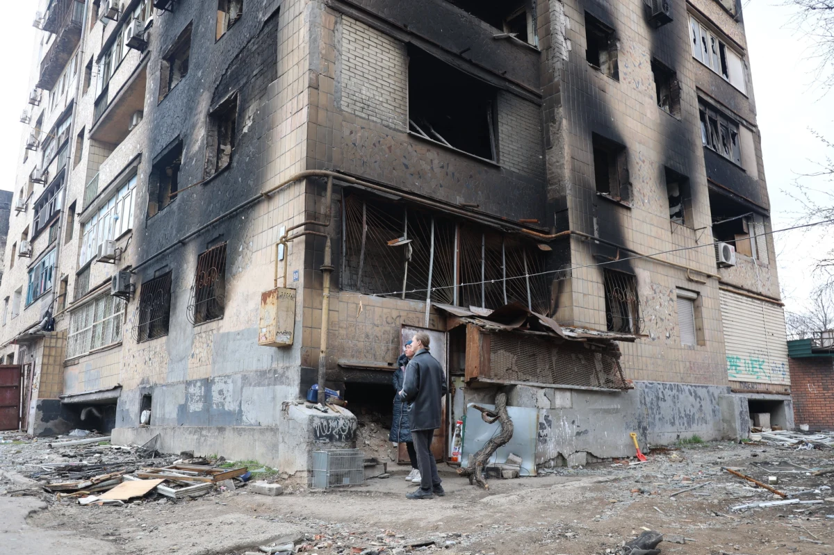 Doradca mera Mariupola Petro Andriuszczenko ocenił, że około 27 tys. osób może być przetrzymywanych w obozach filtracyjnych, utworzonych przez Rosjan. Andriuszczenko wymienił obozy w rejonie miast: Manhusz i Nikolske oraz Jałty.